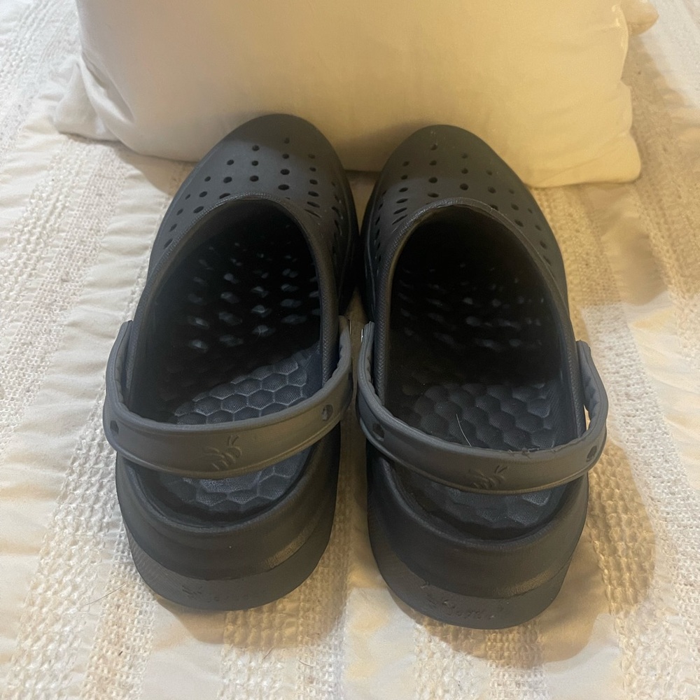 Joybees Clogs Junior Size 5 | Lightweight & Comfy Slip-Ons - Picture 4 of 5